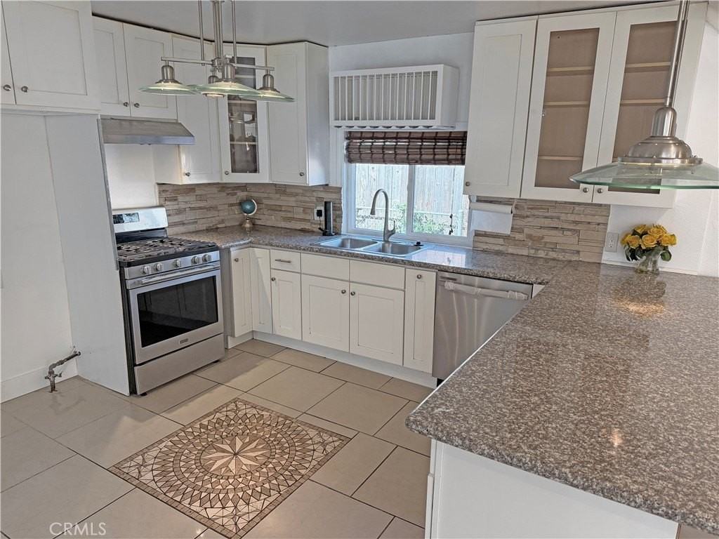 621 E Pine St - Photo 6 of 36