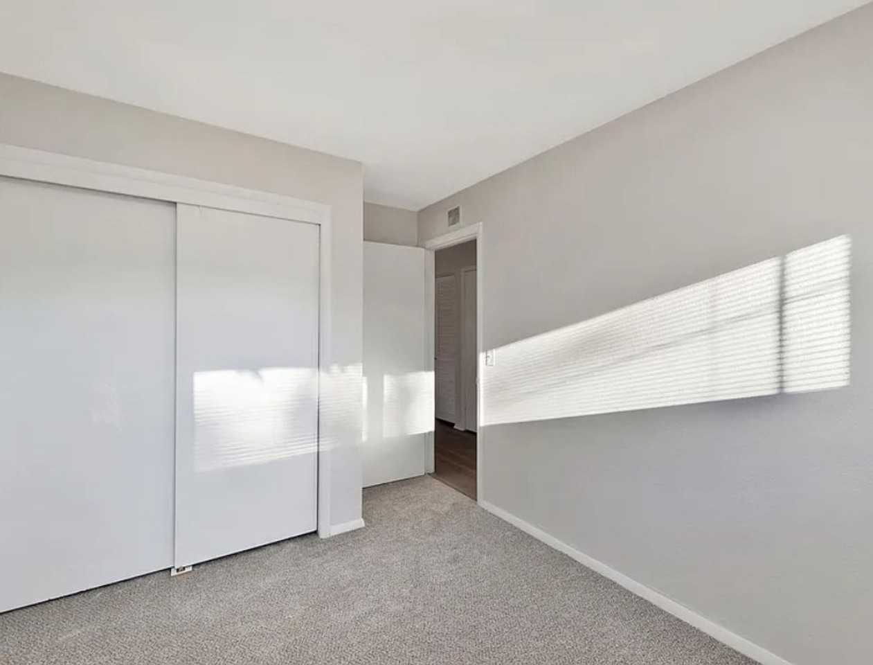 6020 N East Park View St - Photo 2 of 13