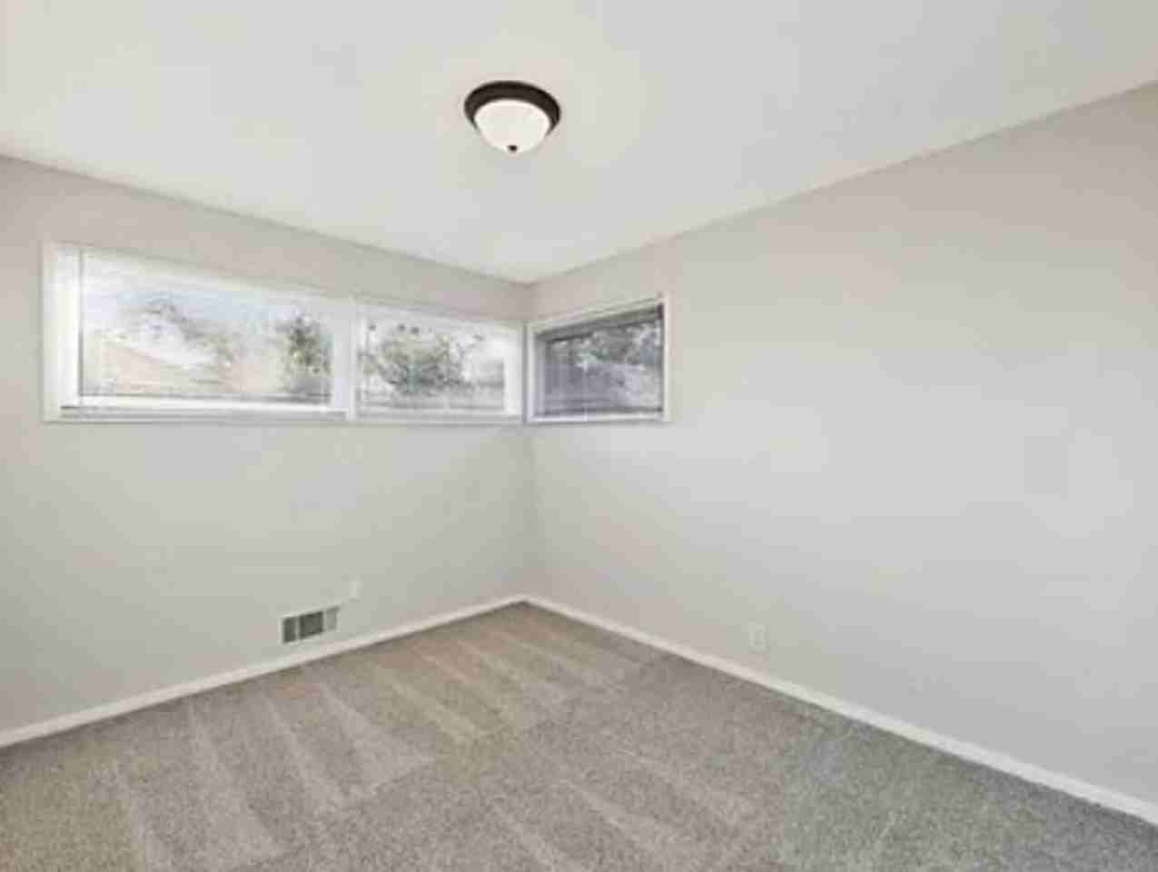 6020 N East Park View St - Photo 3 of 13