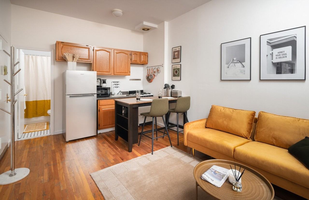 187A 6th Ave #1032144P - Photo 3 of 12