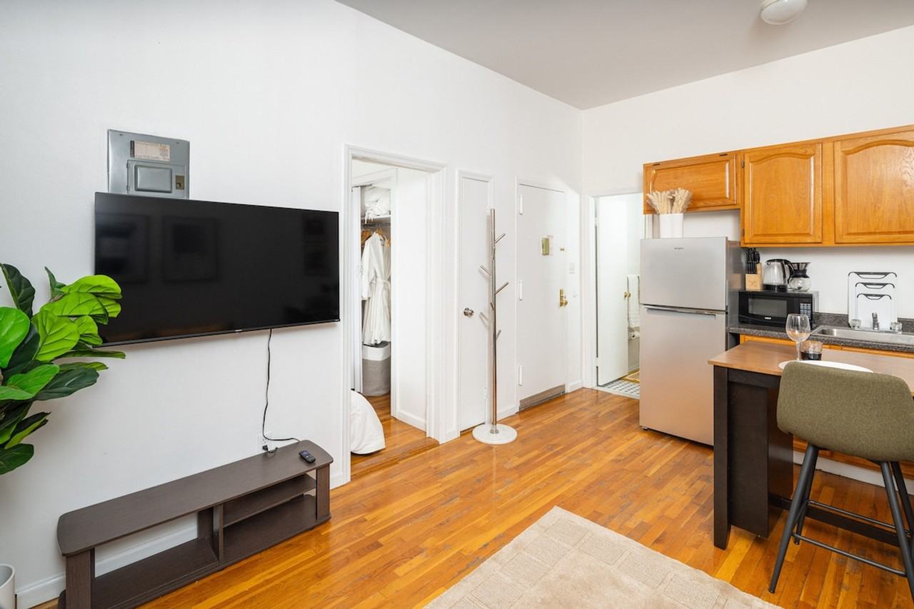 187A 6th Ave #1032144P - Photo 5 of 12