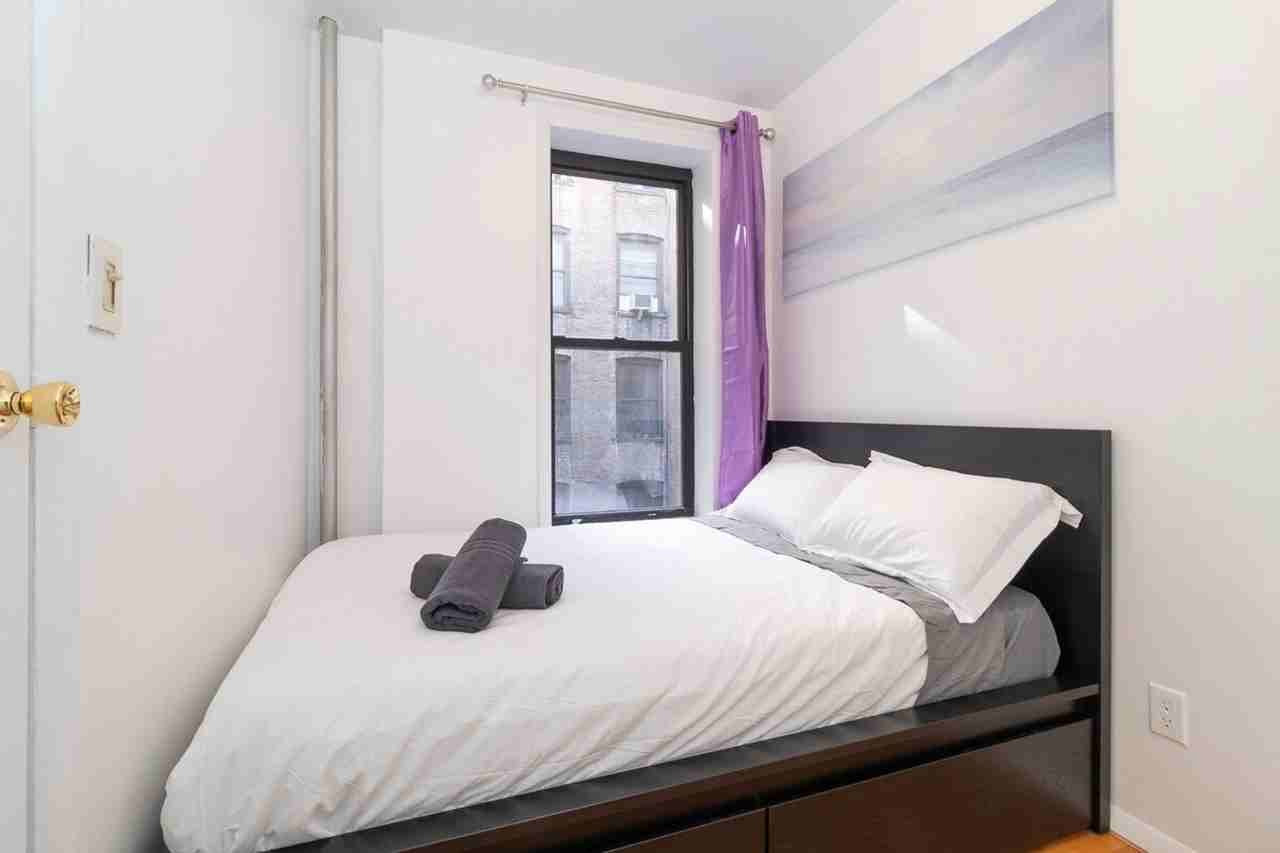 340 E 94th St #1032043P - Photo 5 of 36