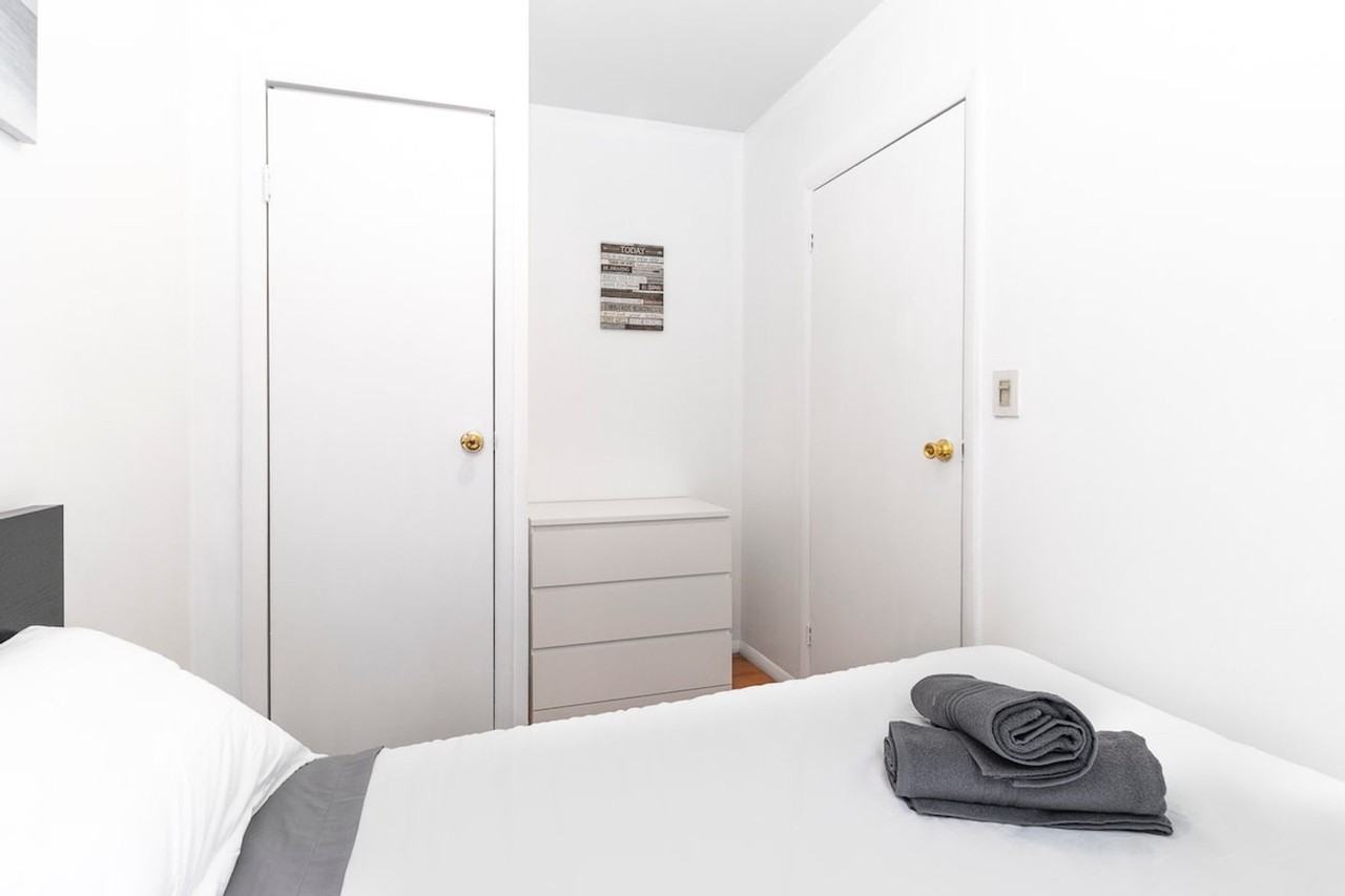 340 E 94th St #1032043P - Photo 6 of 36