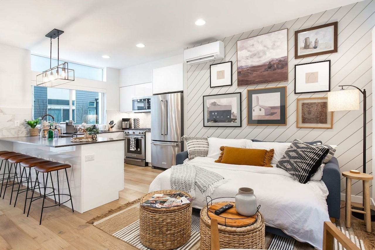 628 10th Ave E #1036000P - Photo 3 of 50