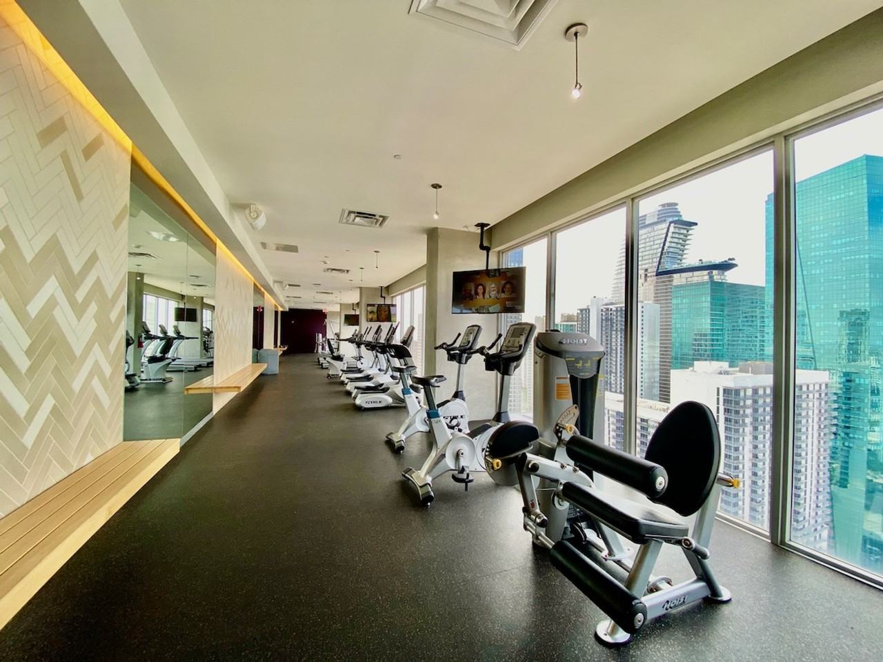 245 Se 1st St #1255517P - Photo 7 of 28