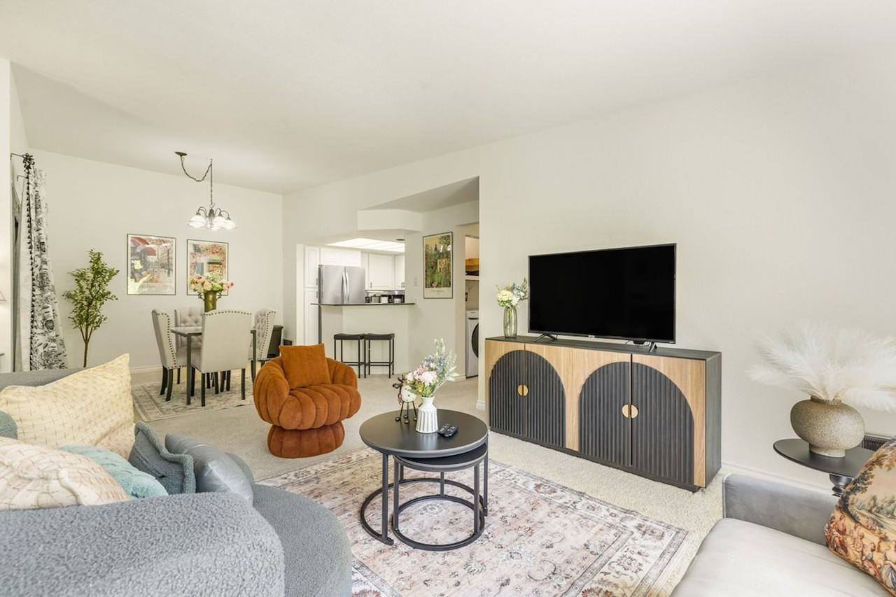 1264 Bellevue Way Ne #1225925P - Photo 5 of 37