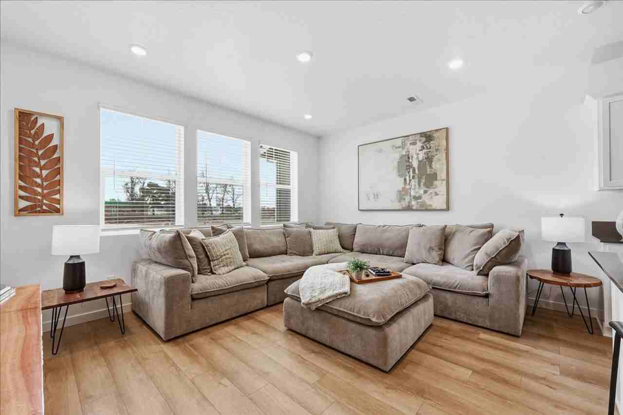 4226 W Perspective St #1364160P - Photo 4 of 38