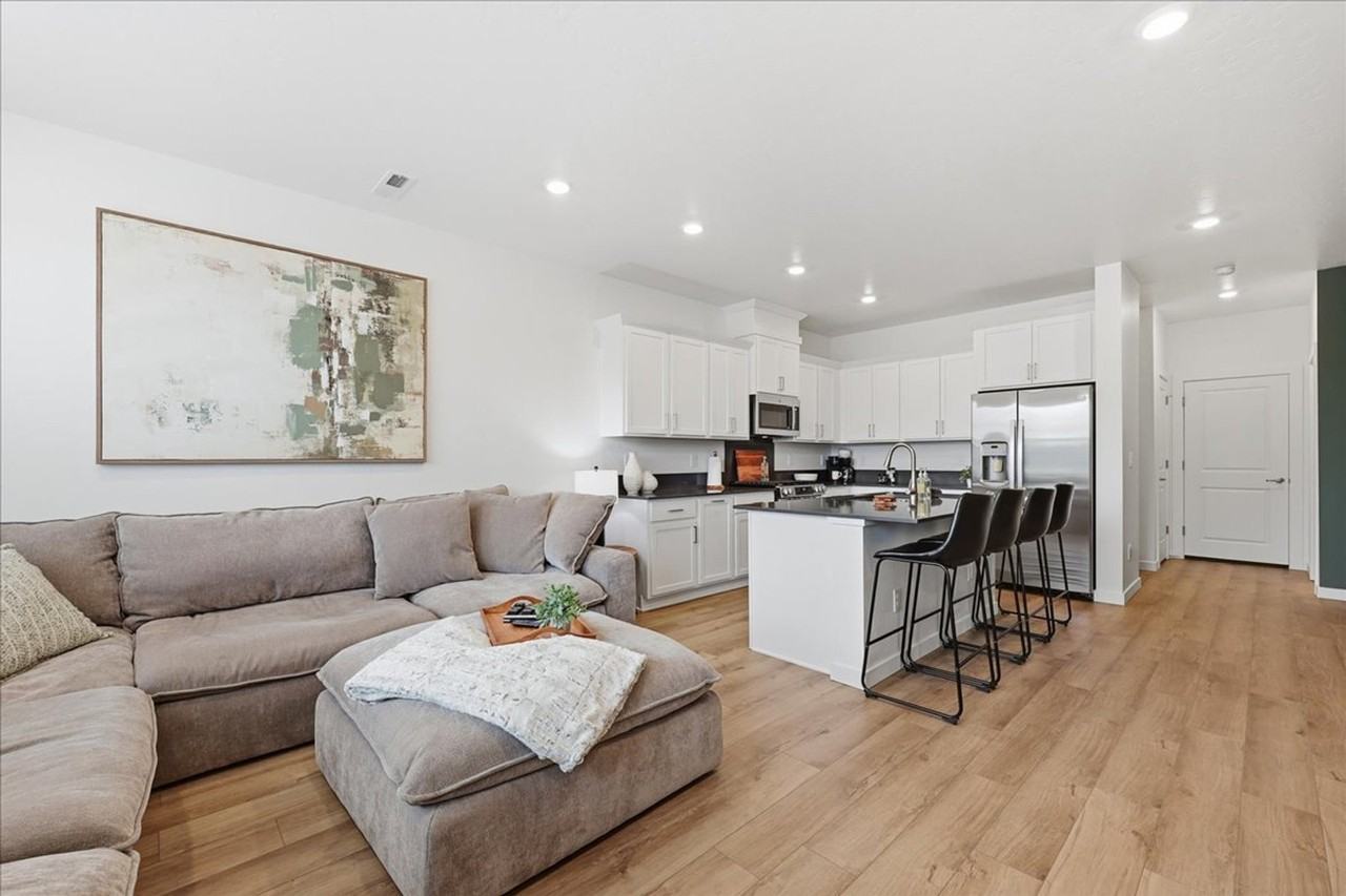 4226 W Perspective St #1364160P - Photo 6 of 38