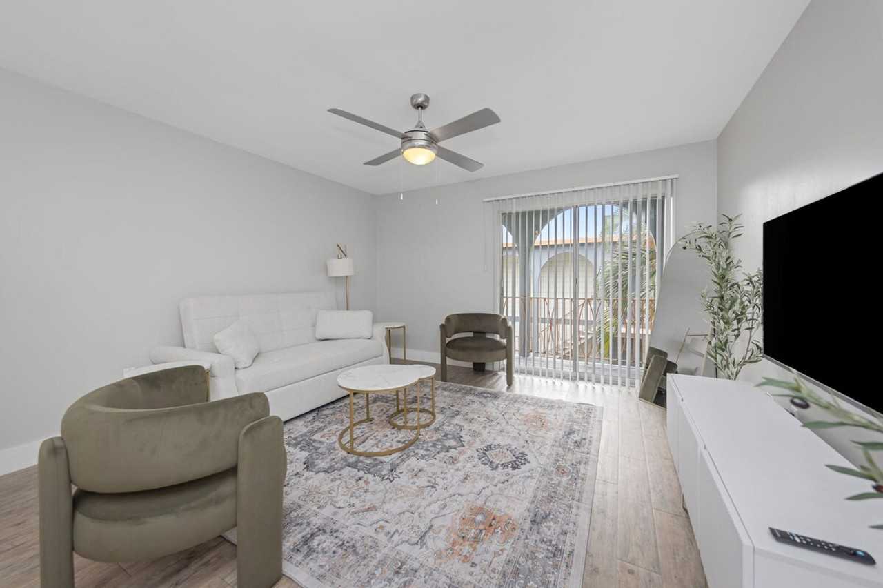 4403 W Cleveland St #1365973P - Photo 2 of 50