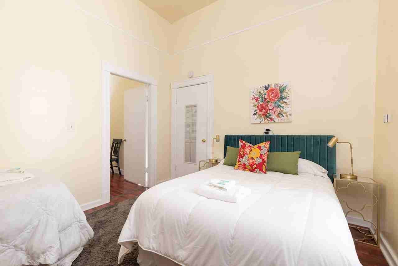 604 Thomas L Berkley Way #1424334P - Photo 4 of 26