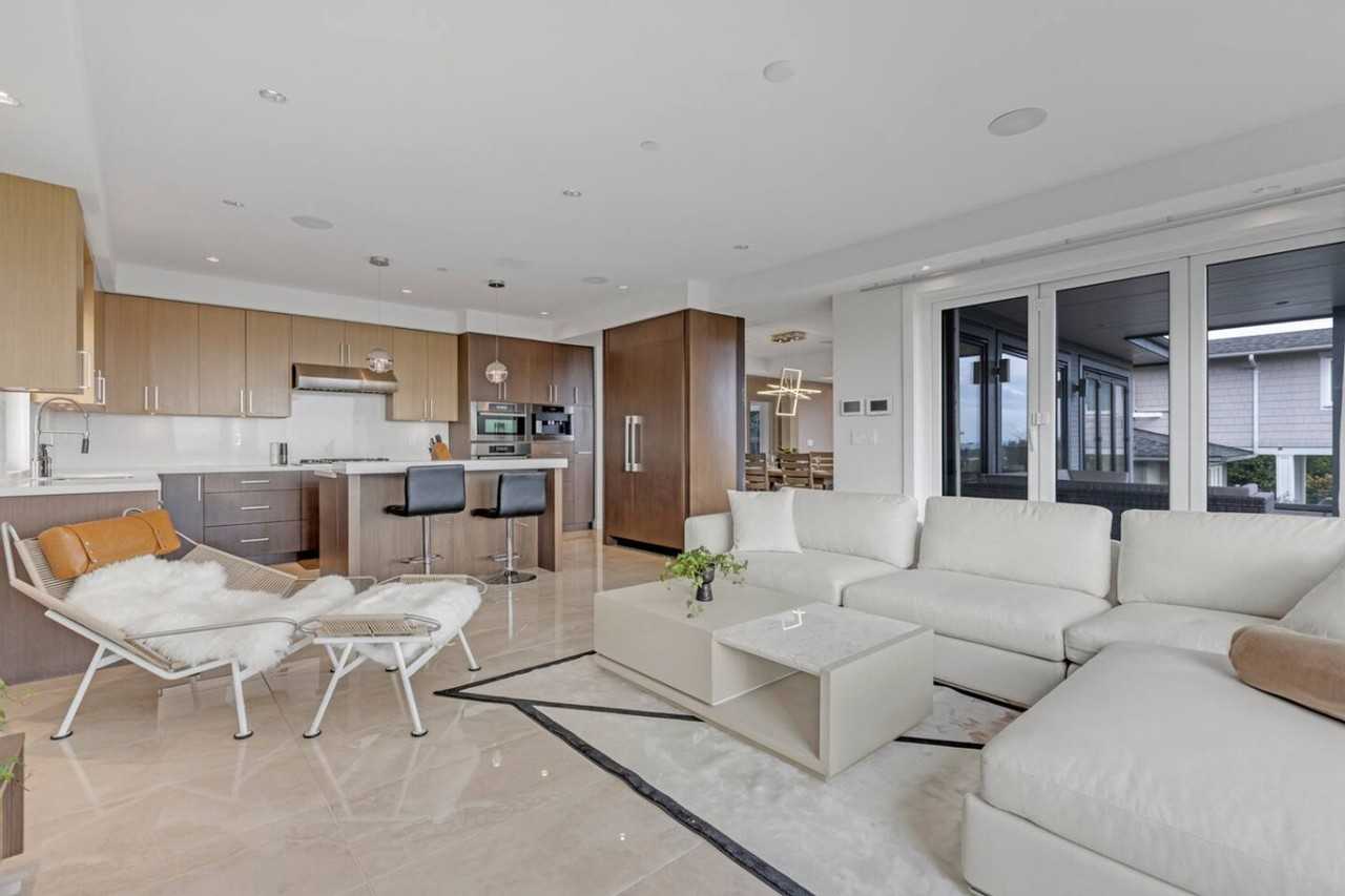 2550 Palmerston Ave #1510239P - Photo 6 of 38