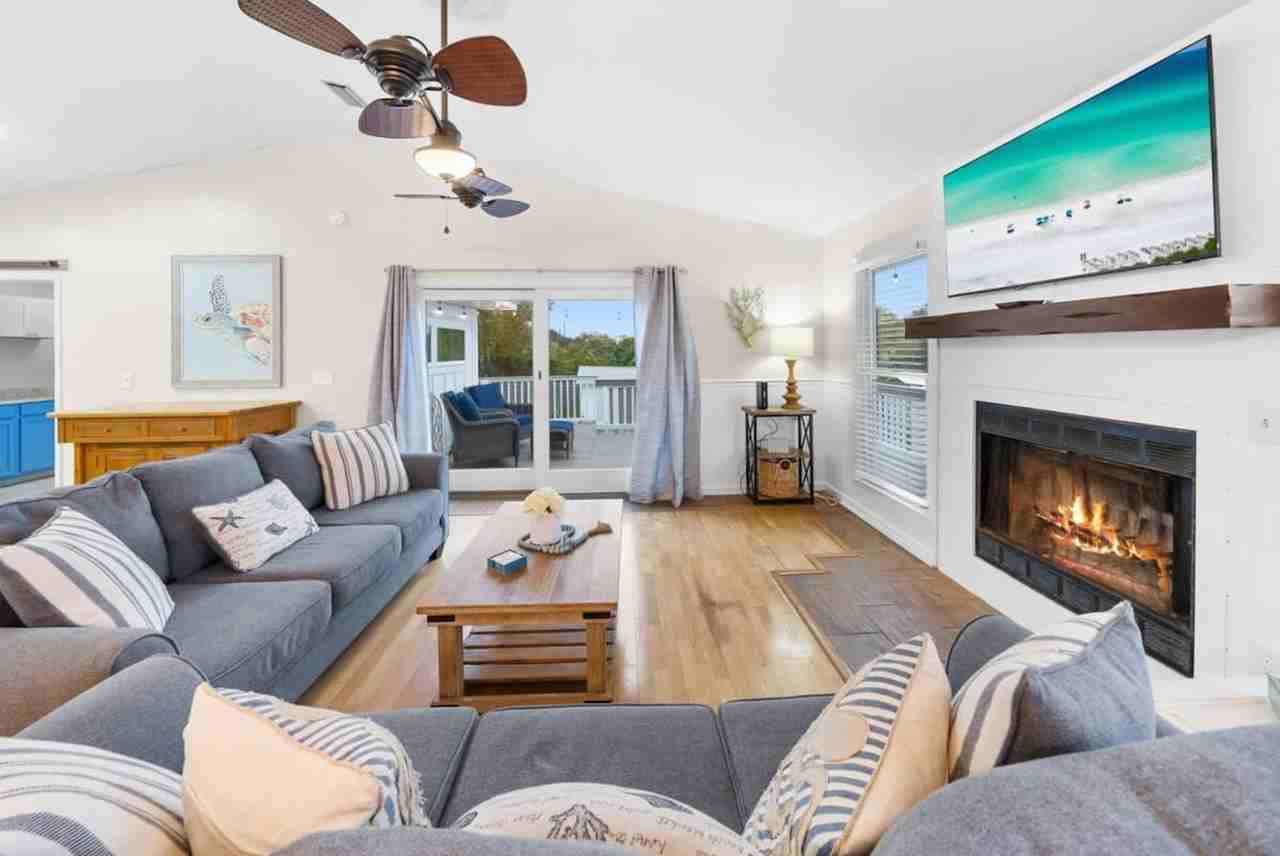 501 Dolphin St #1511626P - Photo 5 of 35