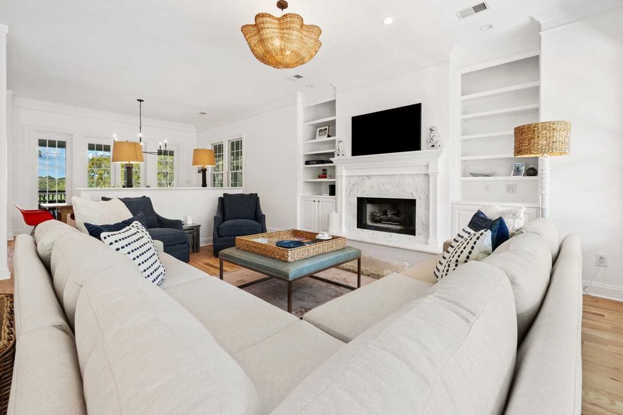 3167 Luvan Blvd #1465812P - Photo 3 of 44