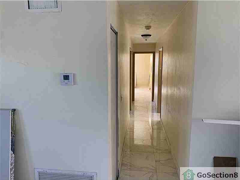 801 Sw 2nd St - Photo 3 of 19