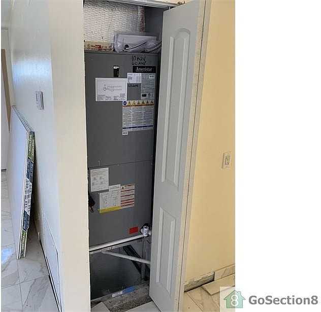 801 Sw 2nd St - Photo 4 of 19