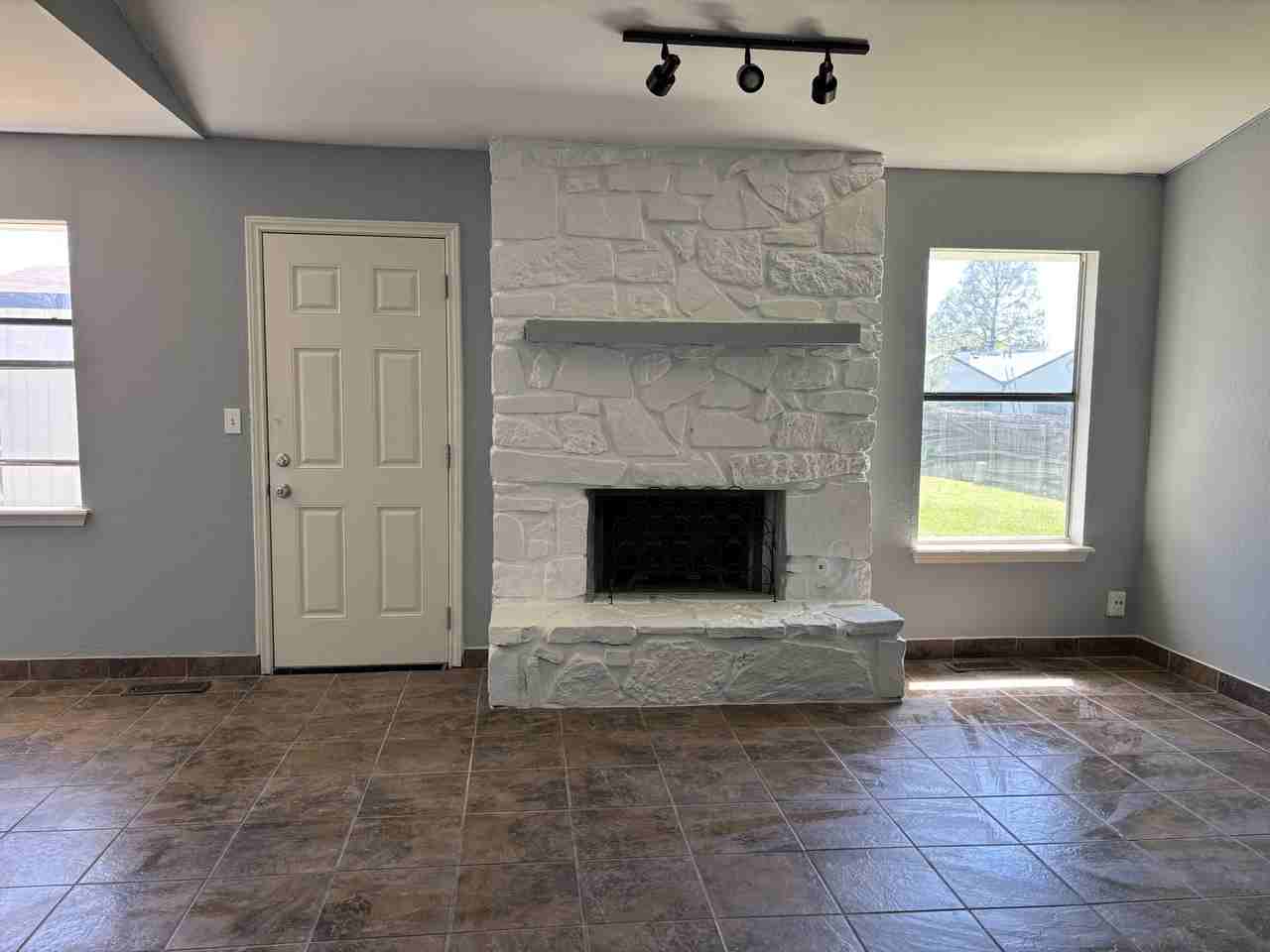 14402 E 36th St - Photo 2 of 12