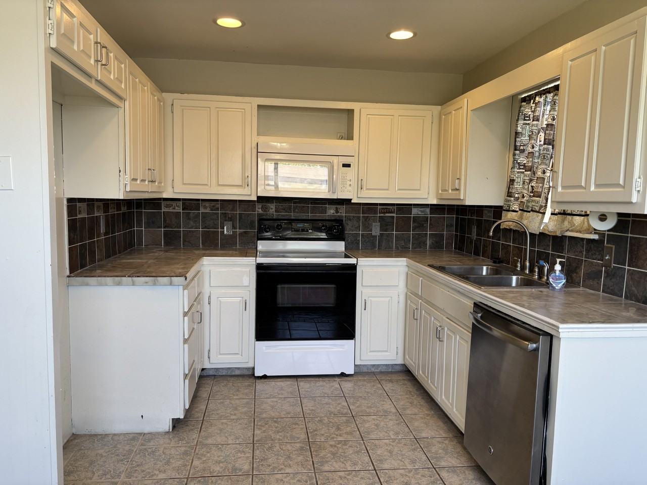 14402 E 36th St - Photo 6 of 12