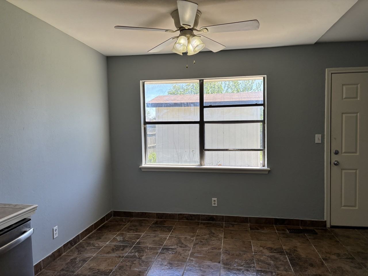 14402 E 36th St - Photo 7 of 12