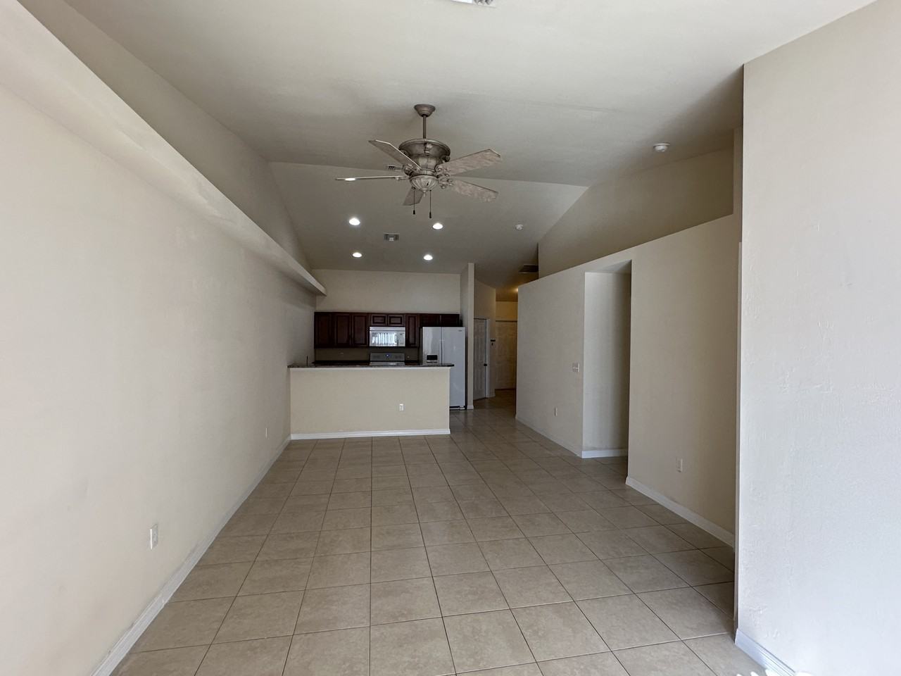 1046 Se 11th Ter - Photo 3 of 16