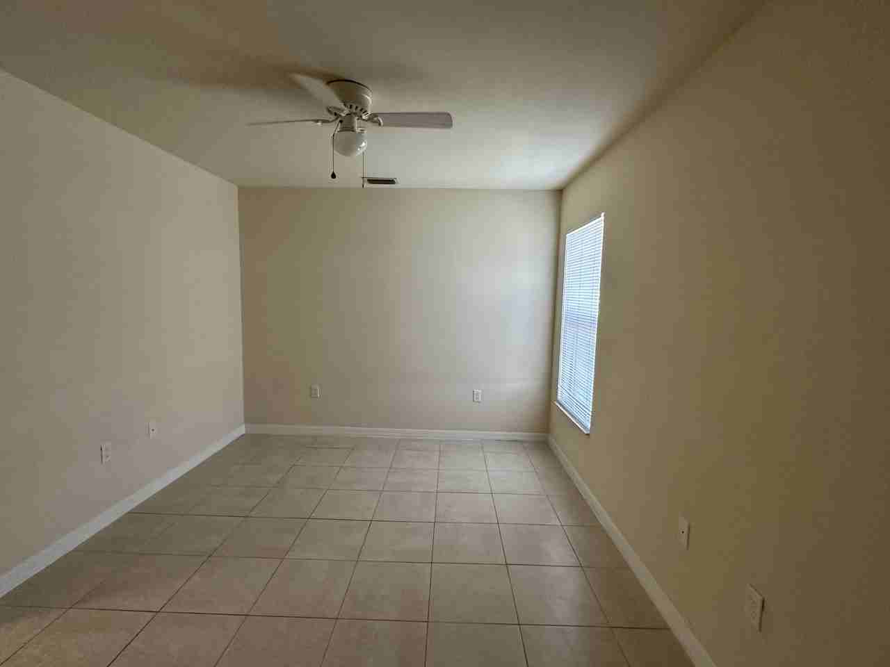 1046 Se 11th Ter - Photo 4 of 16