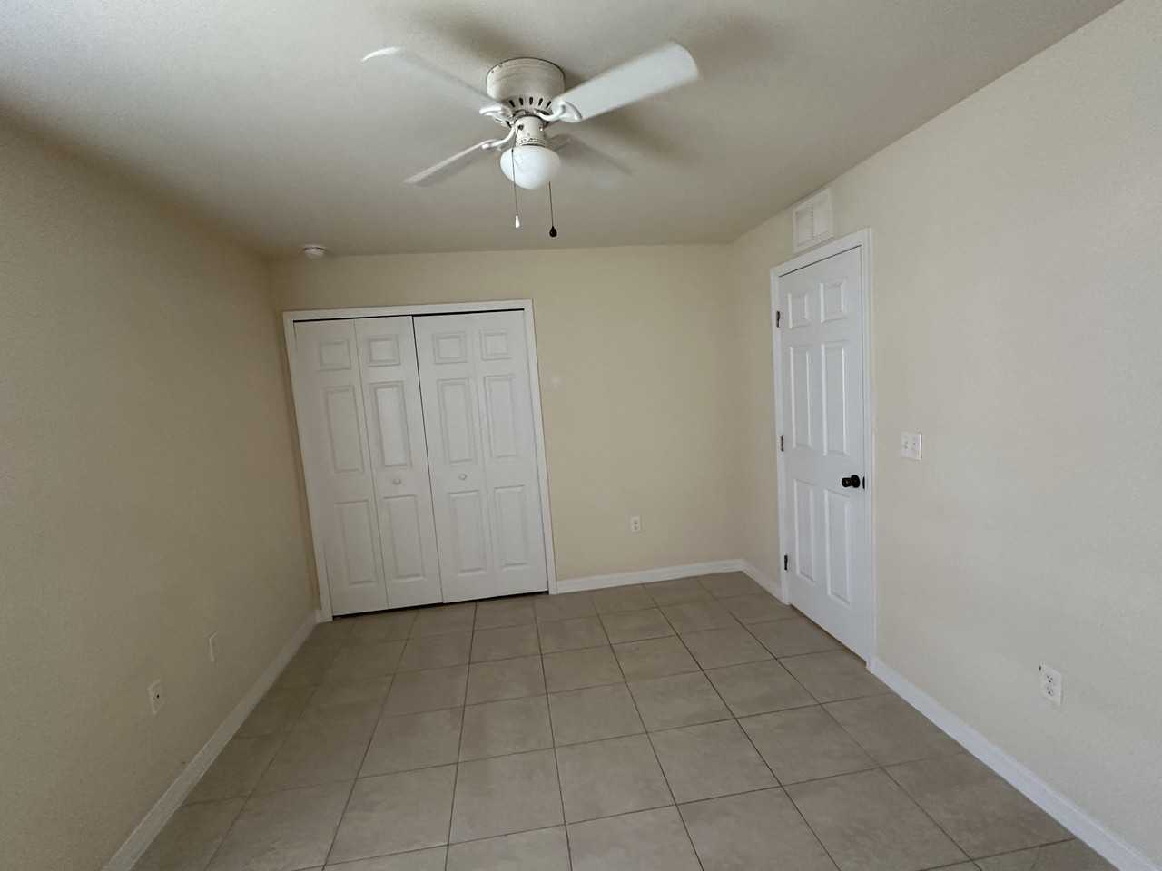 1046 Se 11th Ter - Photo 5 of 16