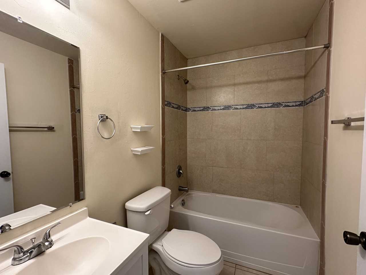 1046 Se 11th Ter - Photo 7 of 16