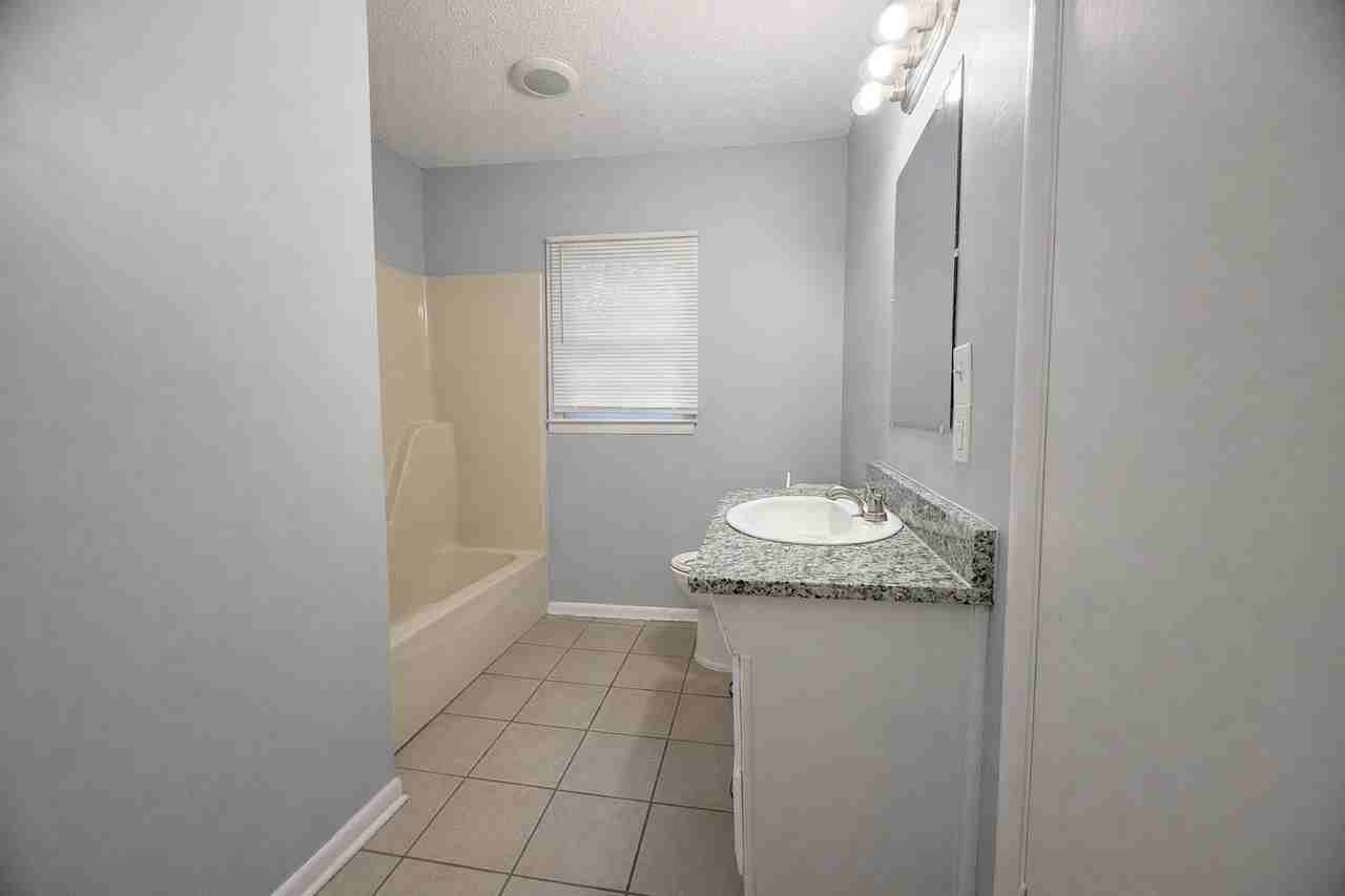 2012 Enolam Blvd Se #1 - Photo 5 of 11