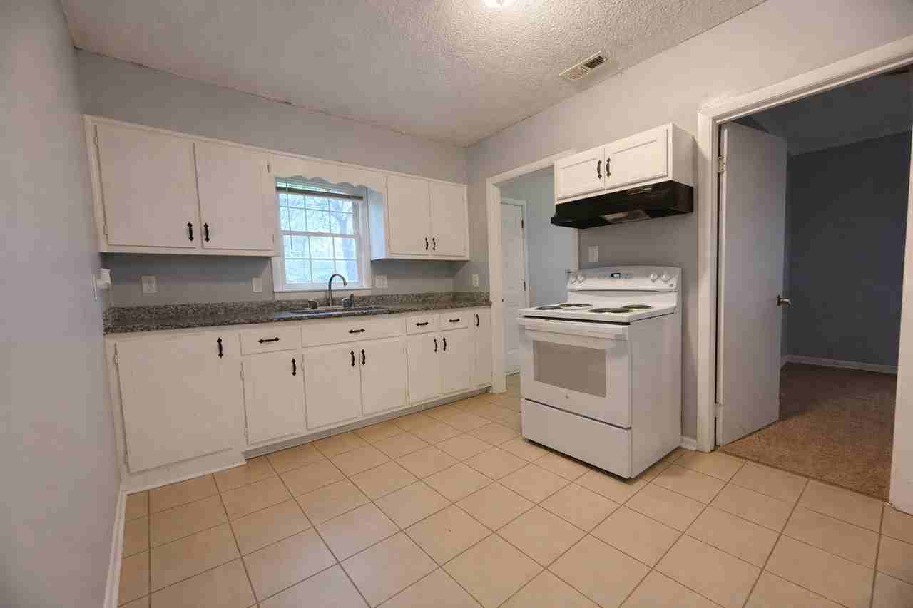 2012 Enolam Blvd Se #1 - Photo 7 of 11