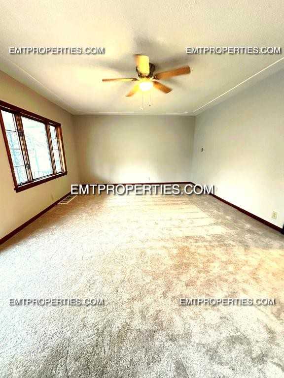 1122 W 18th St - Photo 2 of 8