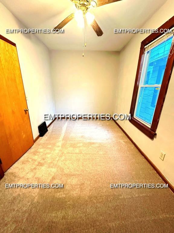 1122 W 18th St - Photo 5 of 8