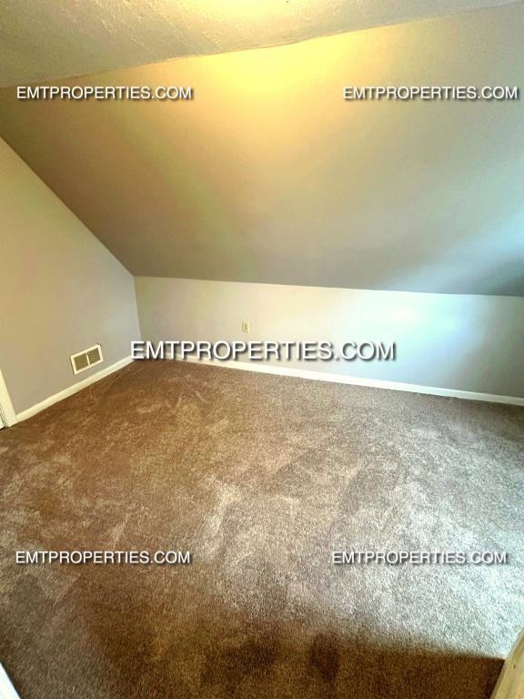 1122 W 18th St - Photo 6 of 8