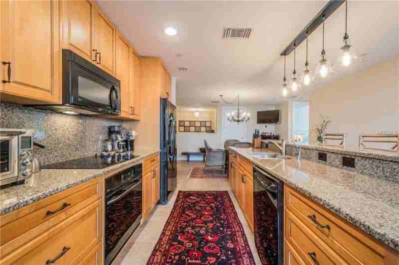 331 Cleveland St - Photo 3 of 12