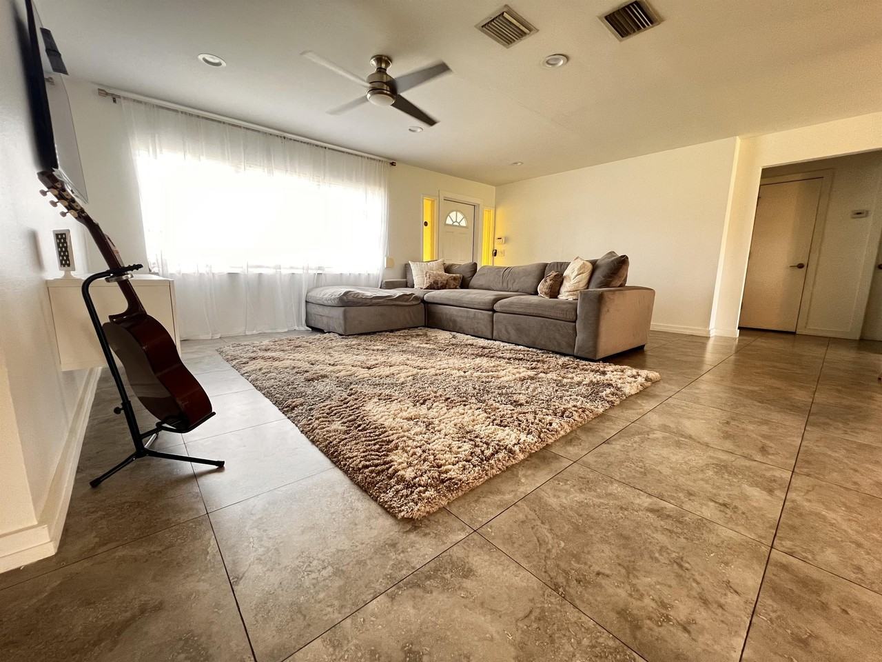 607 Se 34th Ter - Photo 2 of 15