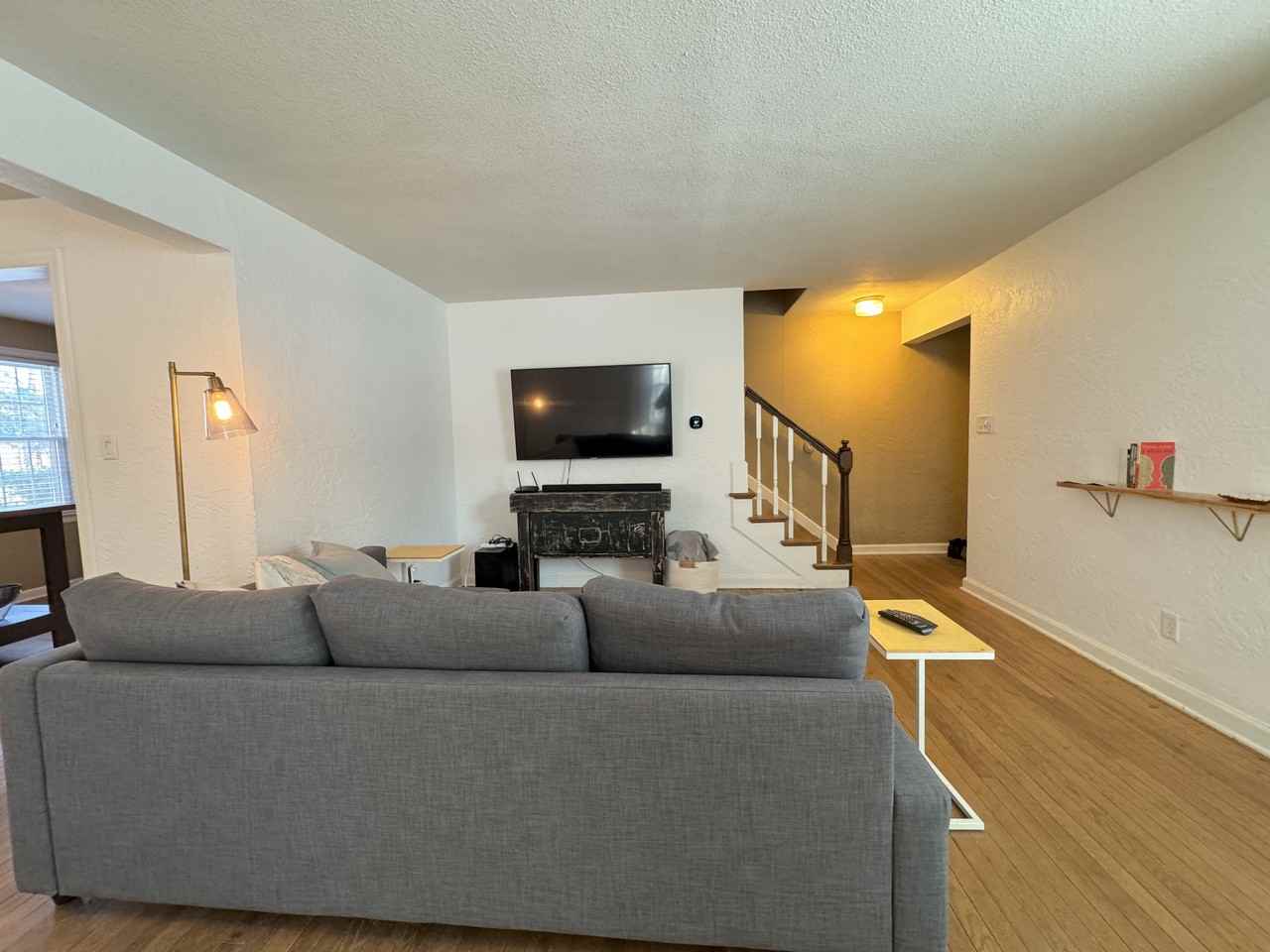 620 East 63rd Terrace - Photo 4 of 21