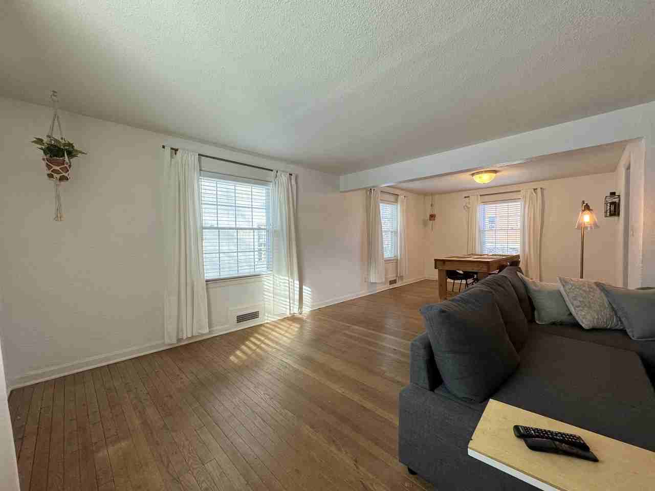 620 East 63rd Terrace - Photo 5 of 21