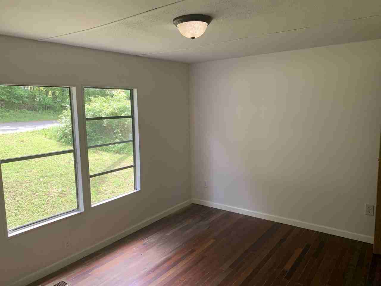 6806 Skyview Dr Se - Photo 3 of 4