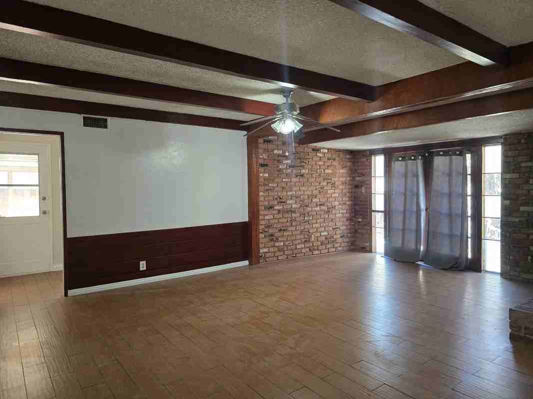 545 N Elspeth Way - Photo 2 of 14