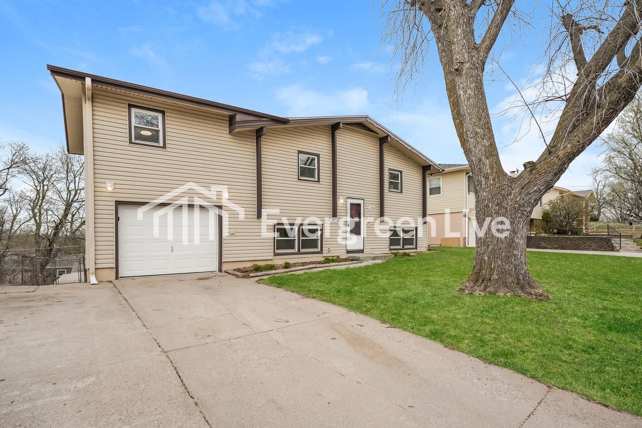 1308 Hansen Ave - Photo 2 of 20