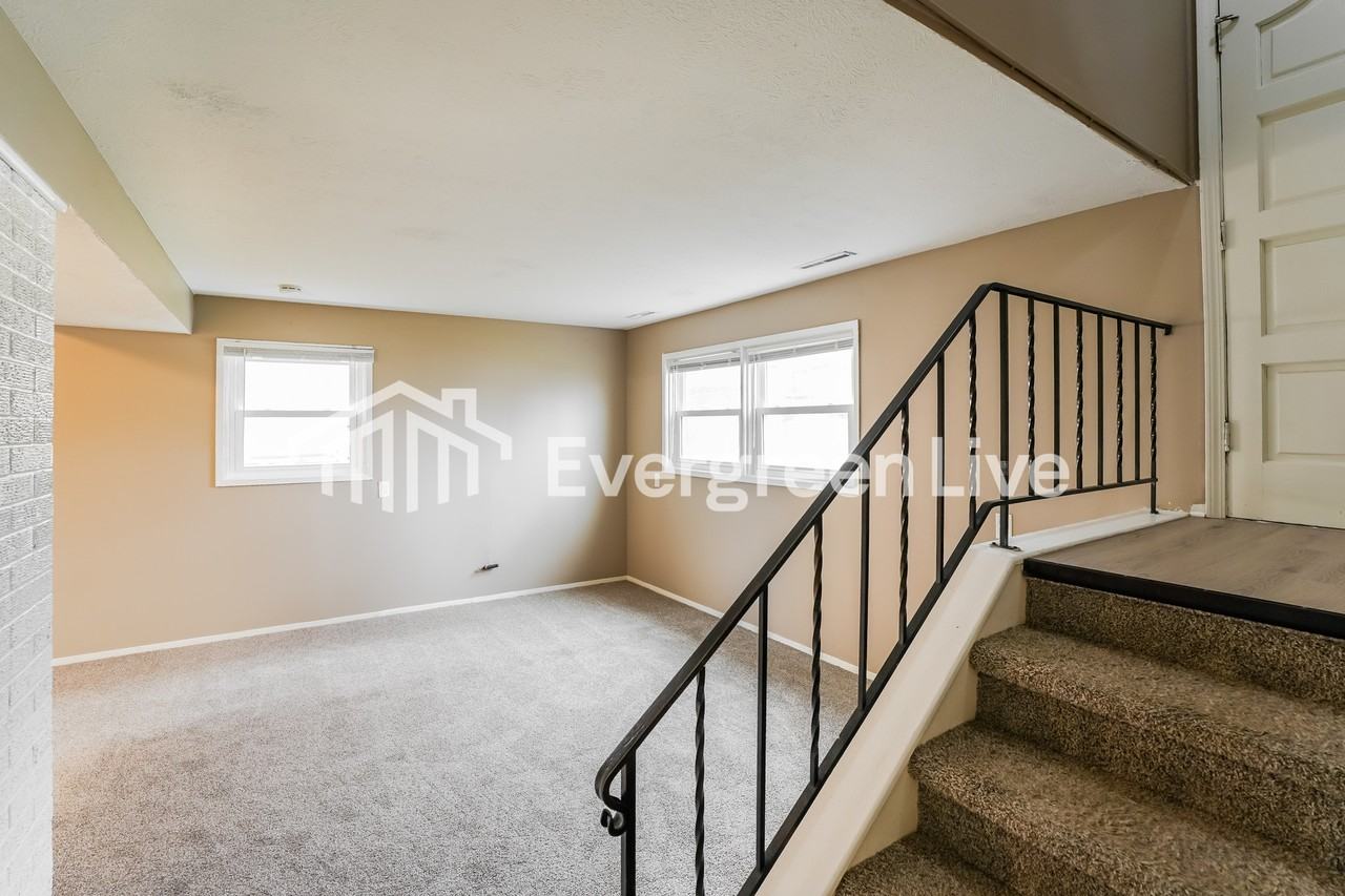 1308 Hansen Ave - Photo 3 of 20
