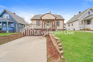 featured image of 5027 Maple St
