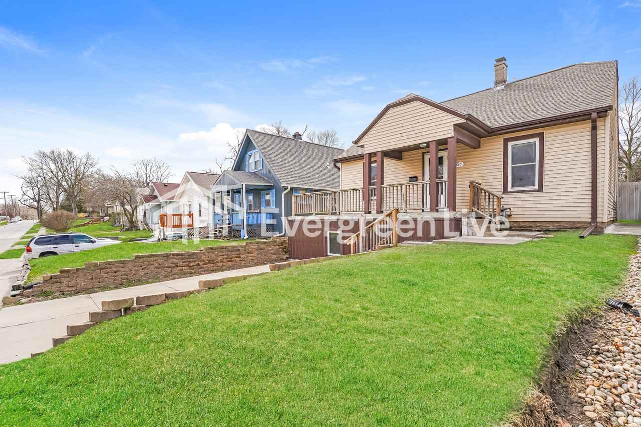 5027 Maple St - Photo 2 of 15