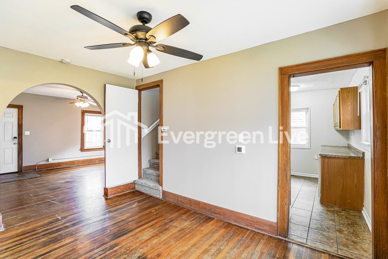 5027 Maple St - Photo 5 of 15
