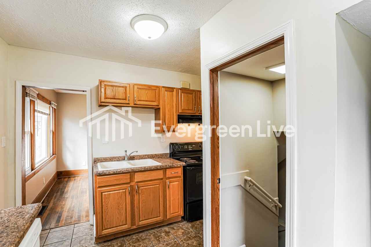 5027 Maple St - Photo 6 of 15