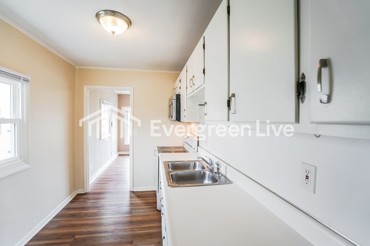 6632 Seward St - Photo 6 of 15
