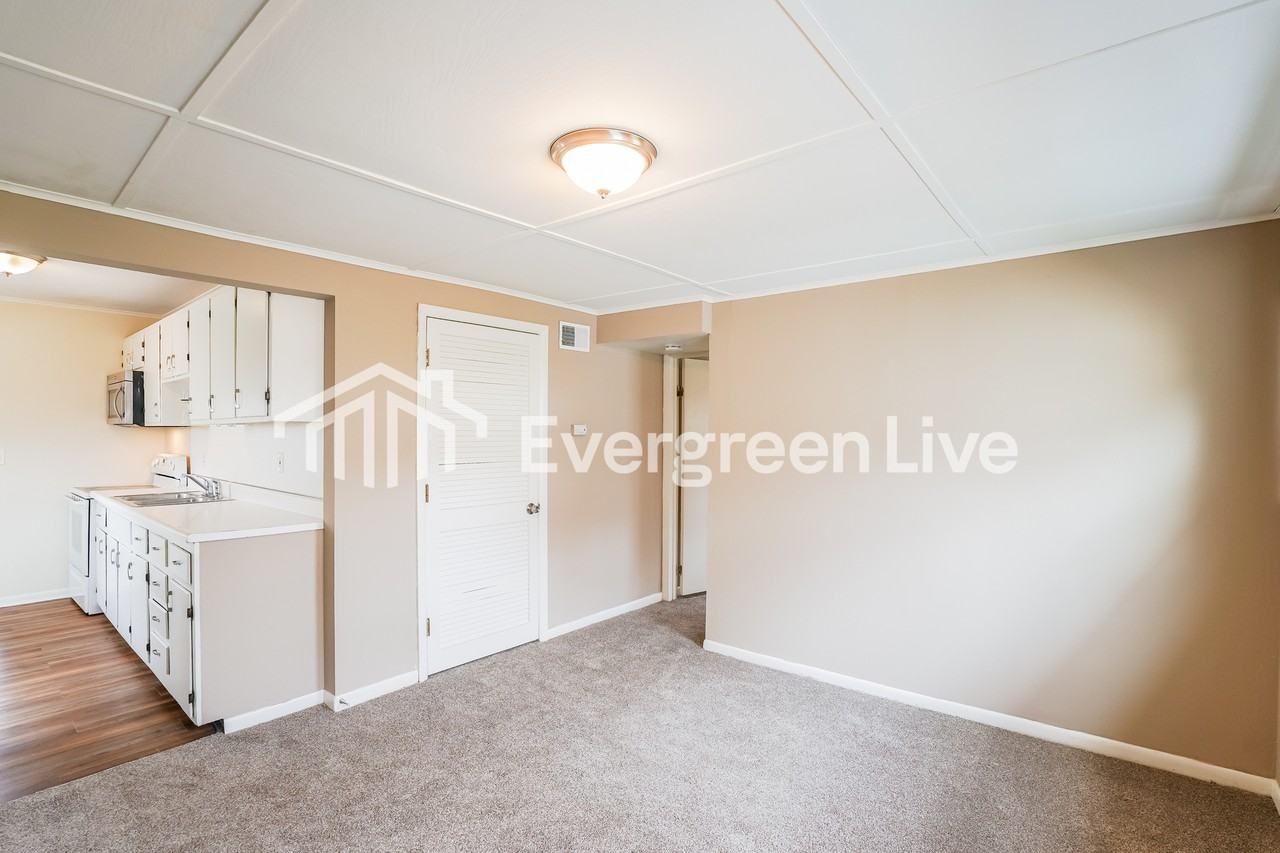 6632 Seward St - Photo 7 of 15