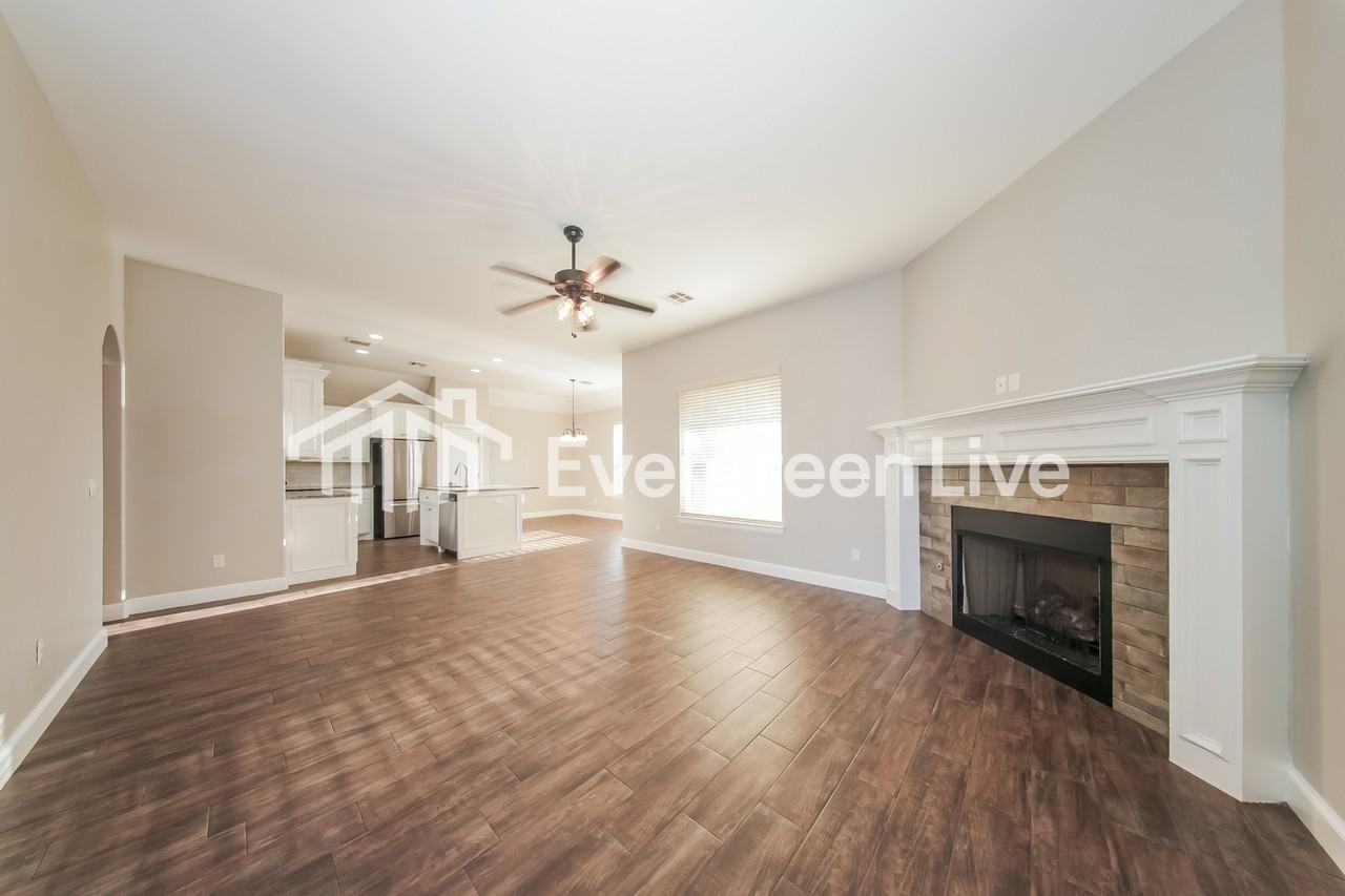 617 S Avery St - Photo 3 of 15