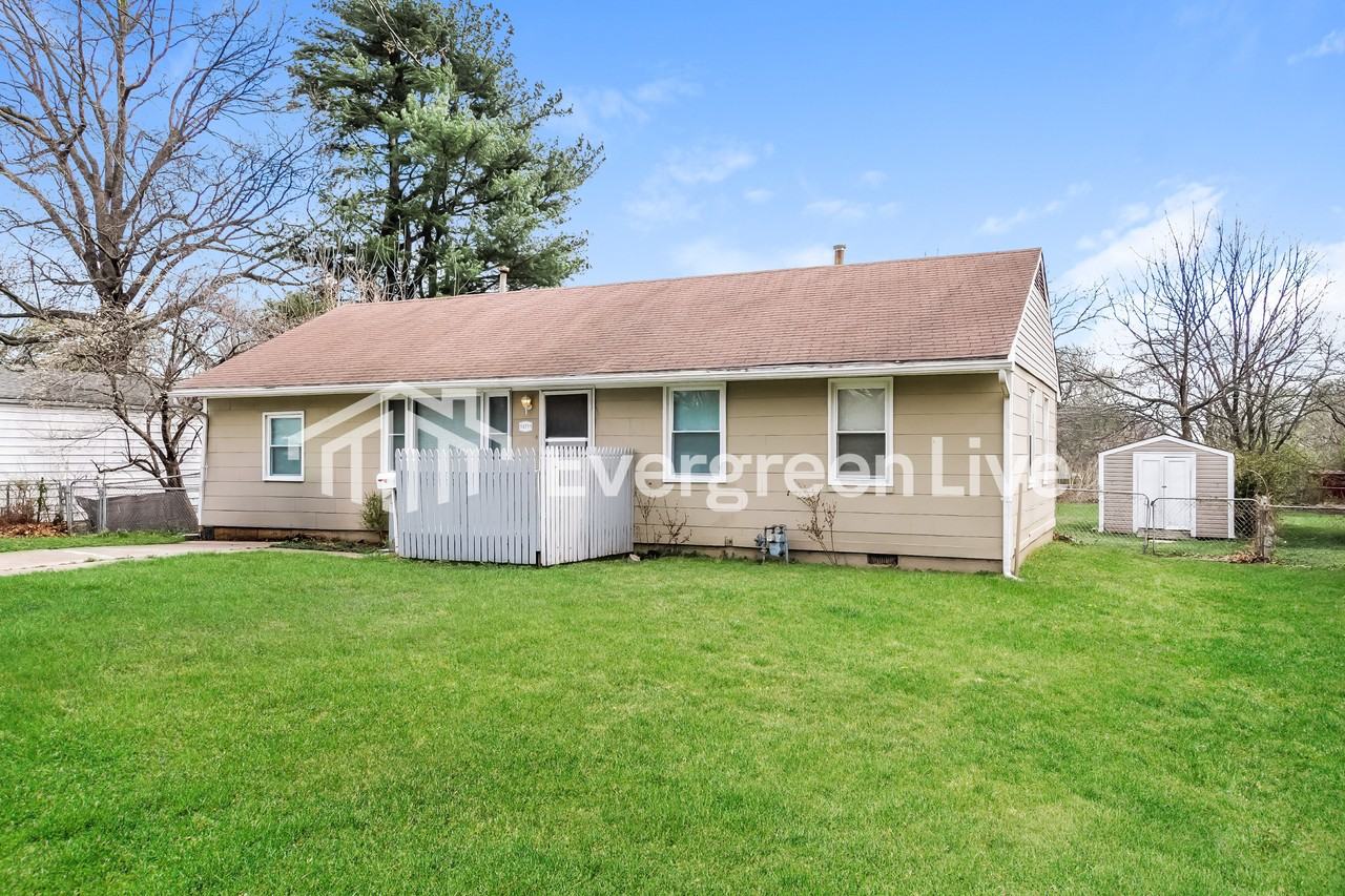 13711 Cypress Ave - Photo 2 of 15