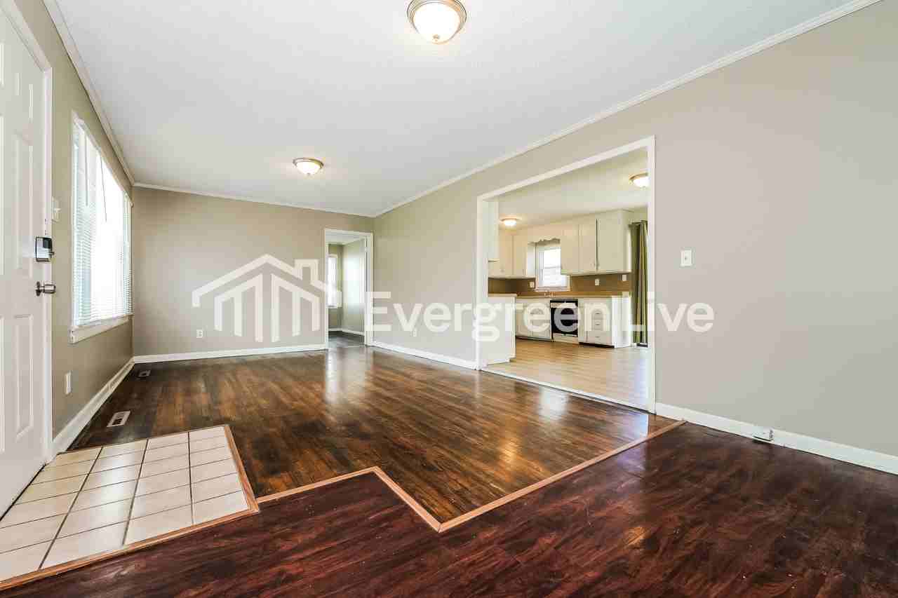 13711 Cypress Ave - Photo 3 of 15