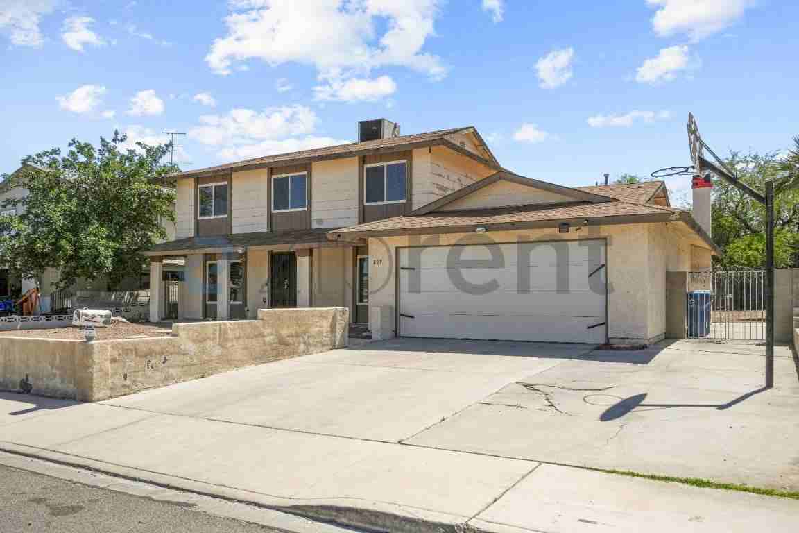 899 Monika Way - Photo 2 of 32