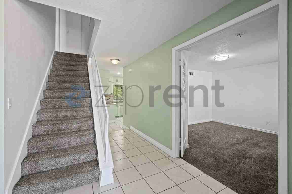 899 Monika Way - Photo 6 of 32